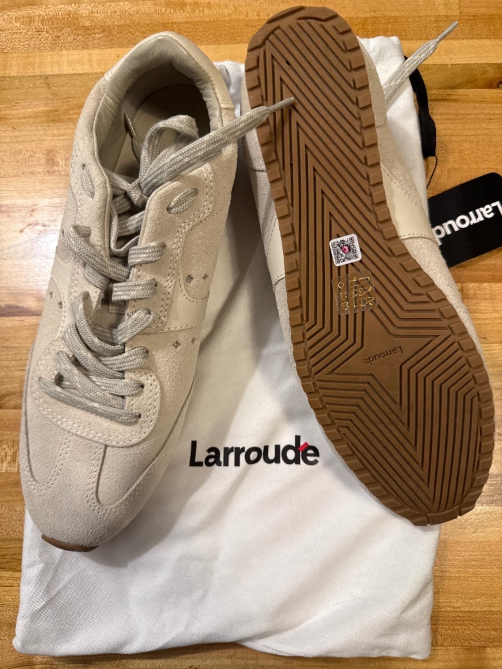 Larroude sneaker